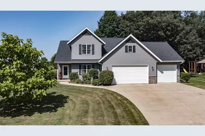 820 Woodland Circle, Waupaca, WI 54981 - Photo 1