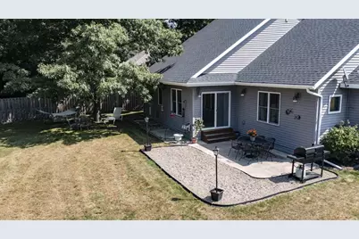 820 Woodland Circle, Waupaca, WI 54981 - Photo 5