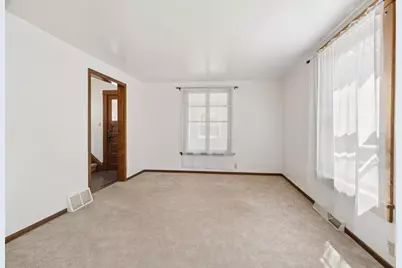 913 Wisconsin Avenue, North Fond du Lac, WI 54937 - Photo 7