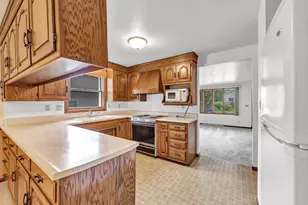 1343 Emilie St, Green Bay, WI 54301 - Photo 9