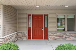 2474 Shady Oak Dr, Green Bay, WI 54304 - Photo 3