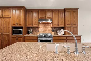2474 Shady Oak Dr, Green Bay, WI 54304 - Photo 17