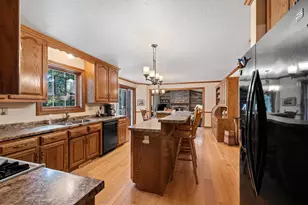 2495 Shady Oak Dr, Green Bay, WI 54304 - Photo 9