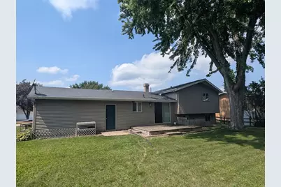 1640 S Westhaven Drive, Oshkosh, WI 54904 - Photo 7