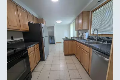 1640 S Westhaven Drive, Oshkosh, WI 54904 - Photo 9