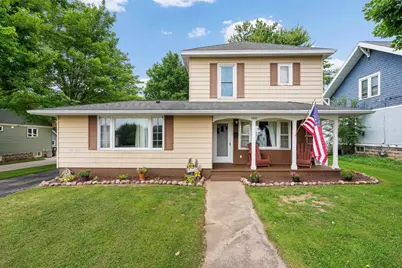 1010 S Pearl Street, New London, WI 54961 - Photo 1