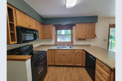 1004 Honey Creek Road, Oshkosh, WI 54904 - Photo 9