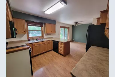 1004 Honey Creek Road, Oshkosh, WI 54904 - Photo 7