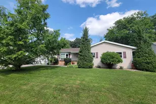 1004 Honey Creek Rd, Oshkosh, WI 54904 - Photo 1