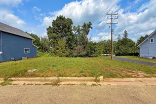 305 E Armstrong St, Gillett, WI 54124 - Photo 1