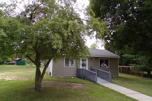 422 High St, Wild Rose, WI 54984 - Photo 3