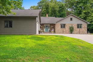 915 Lacount Rd, Green Bay, WI 54313 - Photo 5