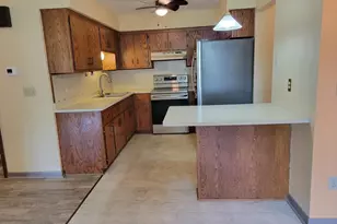 105 Tamarack Cir, Hartford, WI 53027 - Photo 11