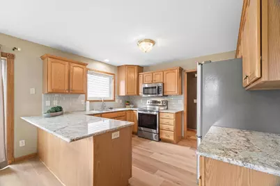 2630 Hearthstone Drive, Oshkosh, WI 54901 - Photo 7