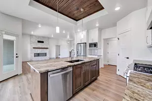 2157 Fox Pt Cir, De Pere, WI 54115 - Photo 9