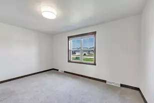 2157 Fox Pt Cir, De Pere, WI 54115 - Photo 27