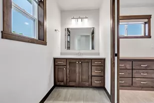 2157 Fox Pt Cir, De Pere, WI 54115 - Photo 23