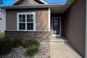 1636 Oak Hollow Ln, Neenah, WI 54956 - Photo 5