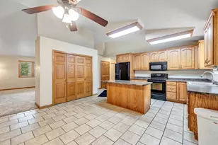 3533 Leeds Castle Dr, Green Bay, WI 54313 - Photo 5