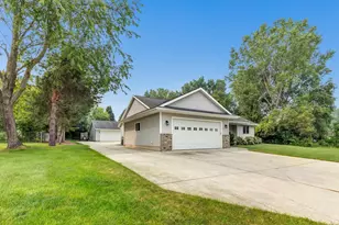 3533 Leeds Castle Dr, Green Bay, WI 54313 - Photo 3