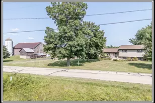 N3212 Bean City Rd, New London, WI 54961 - Photo 1