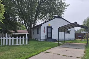 921 Raton Ct, Manitowoc, WI 54220 - Photo 3