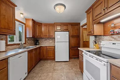 524 E St Joseph Street, Green Bay, WI 54301 - Photo 5