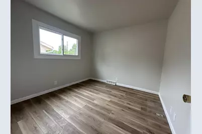 6656 W Brentwood Avenue, Milwaukee, WI 54223 - Photo 9