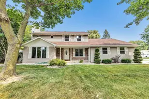 2719 Woodland Hills Ct, Green Bay, WI 54311 - Photo 1
