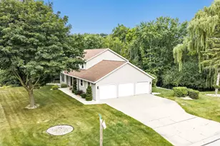 2719 Woodland Hills Ct, Green Bay, WI 54311 - Photo 3
