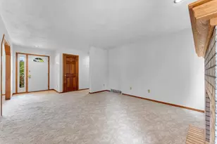 1525 Parkview Dr, New London, WI 54961 - Photo 9