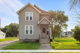 622 Grand St, Oshkosh, WI 54901 - Photo 1