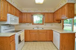 1518 Commanche Dr, Green Bay, WI 54313 - Photo 13