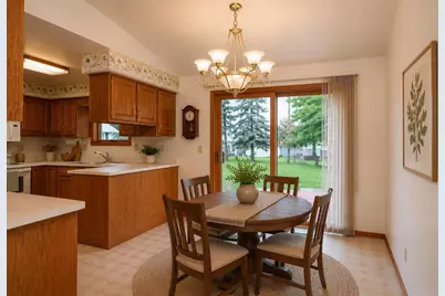 1518 Commanche Drive, Green Bay, WI 54313 - Photo 7