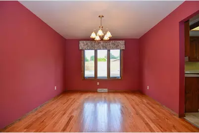 2360 La Rue Lane, Green Bay, WI 54313 - Photo 9