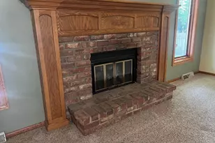 2151 Woodcrest Dr, Green Bay, WI 54304 - Photo 9