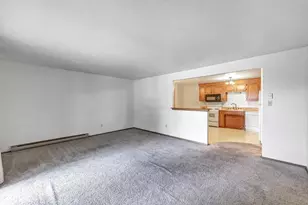 1045 Marvelle Ln, Green Bay, WI 54304 - Photo 7