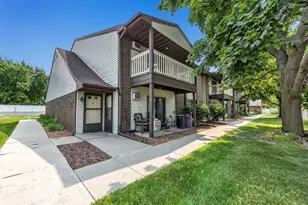 1045 Marvelle Ln, Green Bay, WI 54304 - Photo 11