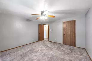 1045 Marvelle Ln, Green Bay, WI 54304 - Photo 9