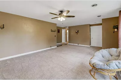 884 E Division Street, Fond du Lac, WI 54935 - Photo 7