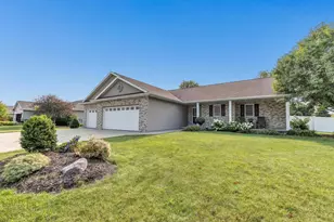 3619 Crocus Dr, De Pere, WI 54115 - Photo 3