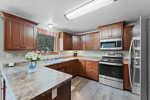 2906 Sunray Ln, Green Bay, WI 54313 - Photo 15