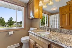 2423 Hampton Ave, Green Bay, WI 54311 - Photo 23