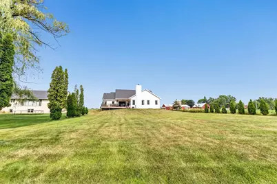 4417 Cottonwood Lane, De Pere, WI 54115 - Photo 9