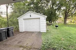 802 10th St, Waupaca, WI 54981 - Photo 5