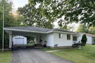802 10th St, Waupaca, WI 54981 - Photo 3