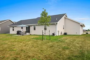869 Joeanna Wy, Pulaski, WI 54162 - Photo 9
