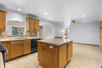 1325 S Westhaven Drive, Oshkosh, WI 54904 - Photo 17