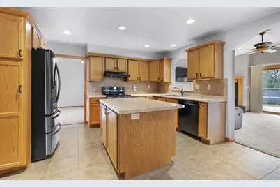 1325 S Westhaven Drive, Oshkosh, WI 54904 - Photo 11