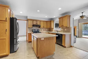 1325 S Westhaven Dr, Oshkosh, WI 54904 - Photo 11